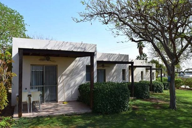 קליה ארץ התמר  חתונות / גלמפיינג / אירוח שבת חתן  -  ים המלח