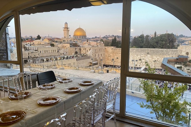 הבית ברחוב התמיד מול הכותל  - ירושלים