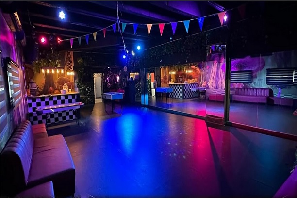 אליס פלייס - פתח תקווה