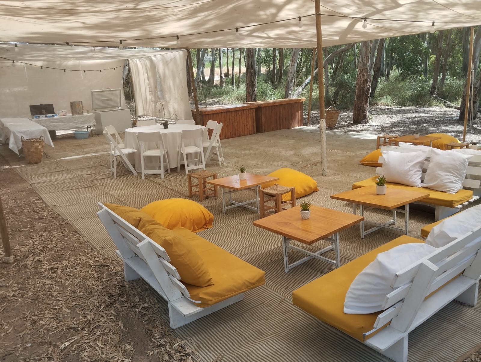 אירועים במתחם / אוהל זולה - יער חוף גדור