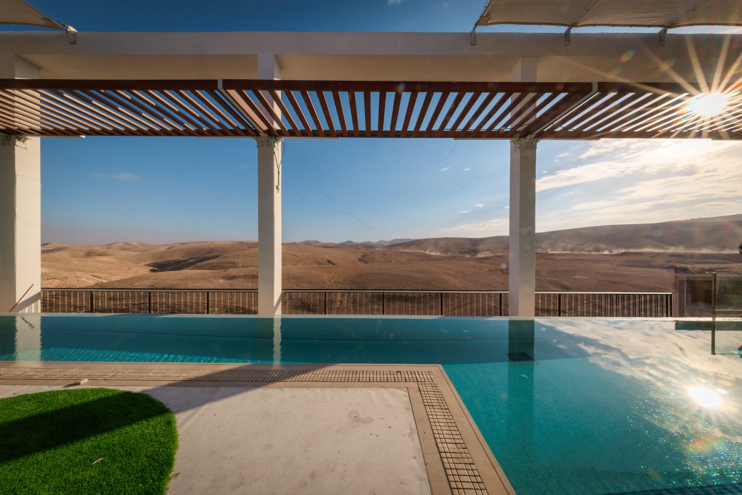 גאמוס מול המדבר - מעלה אדומים