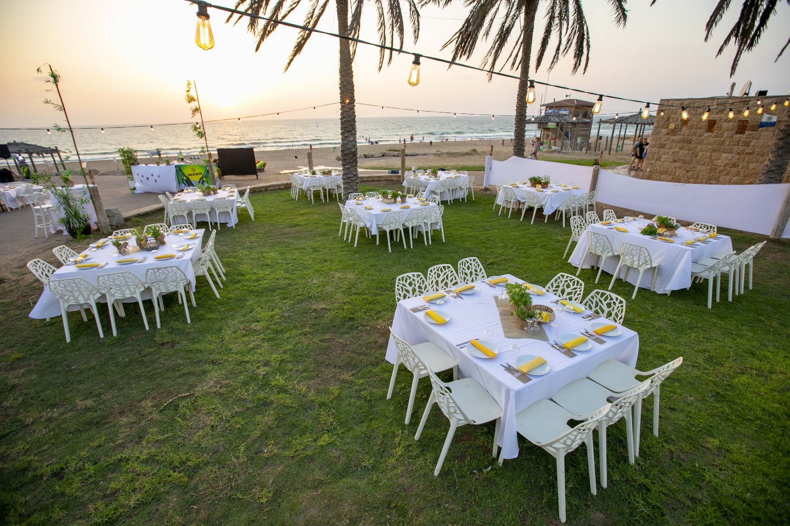 חוף בצת אירועים על הים - קרוב לנהריה