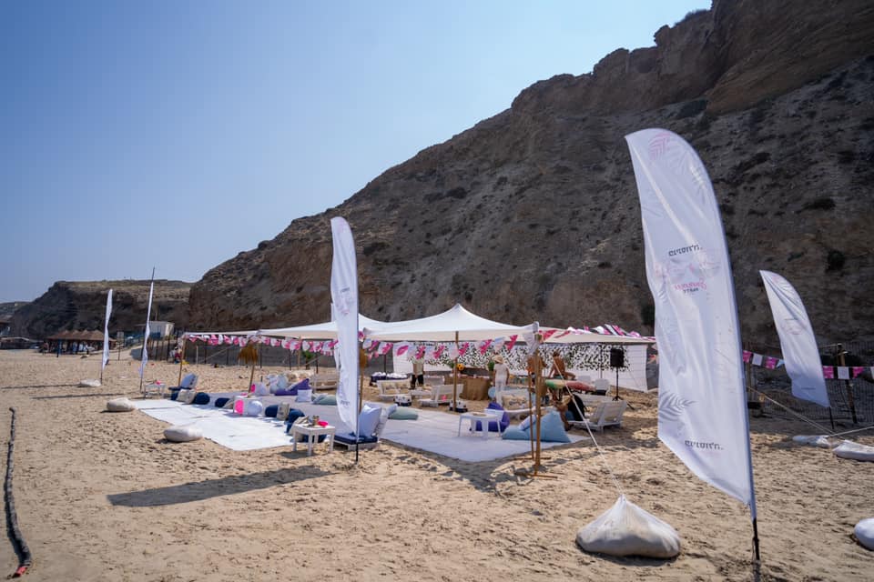 אדם בטבע - בית על החוף בשרון קרוב להרצליה