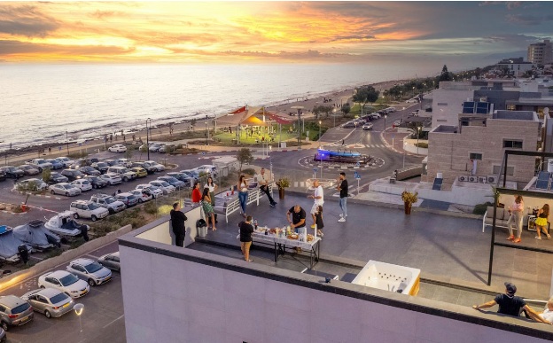 גג רופטופ נהריה | מתחם אירועים על הגג מול הים